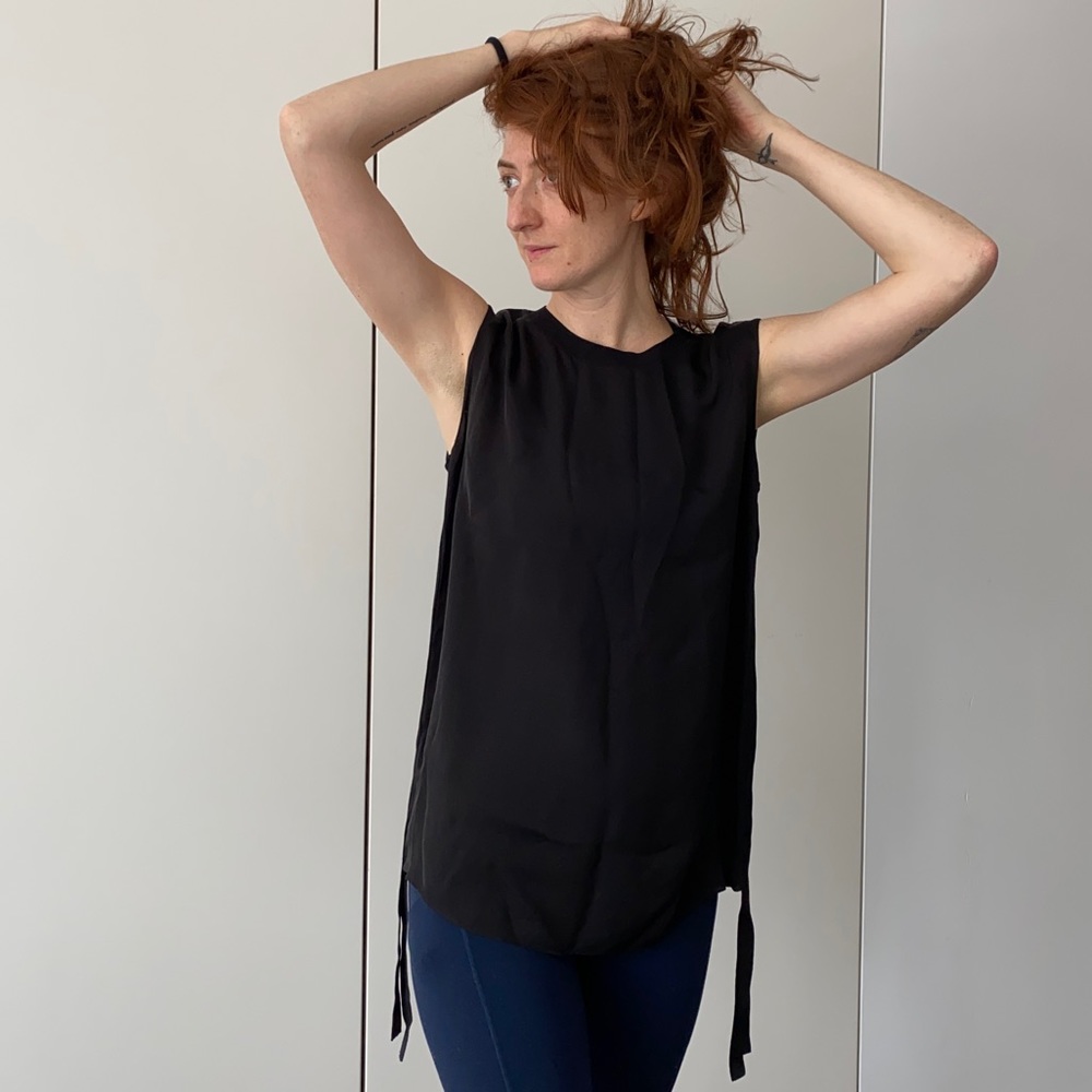 Vince silk shirt with rayon details.